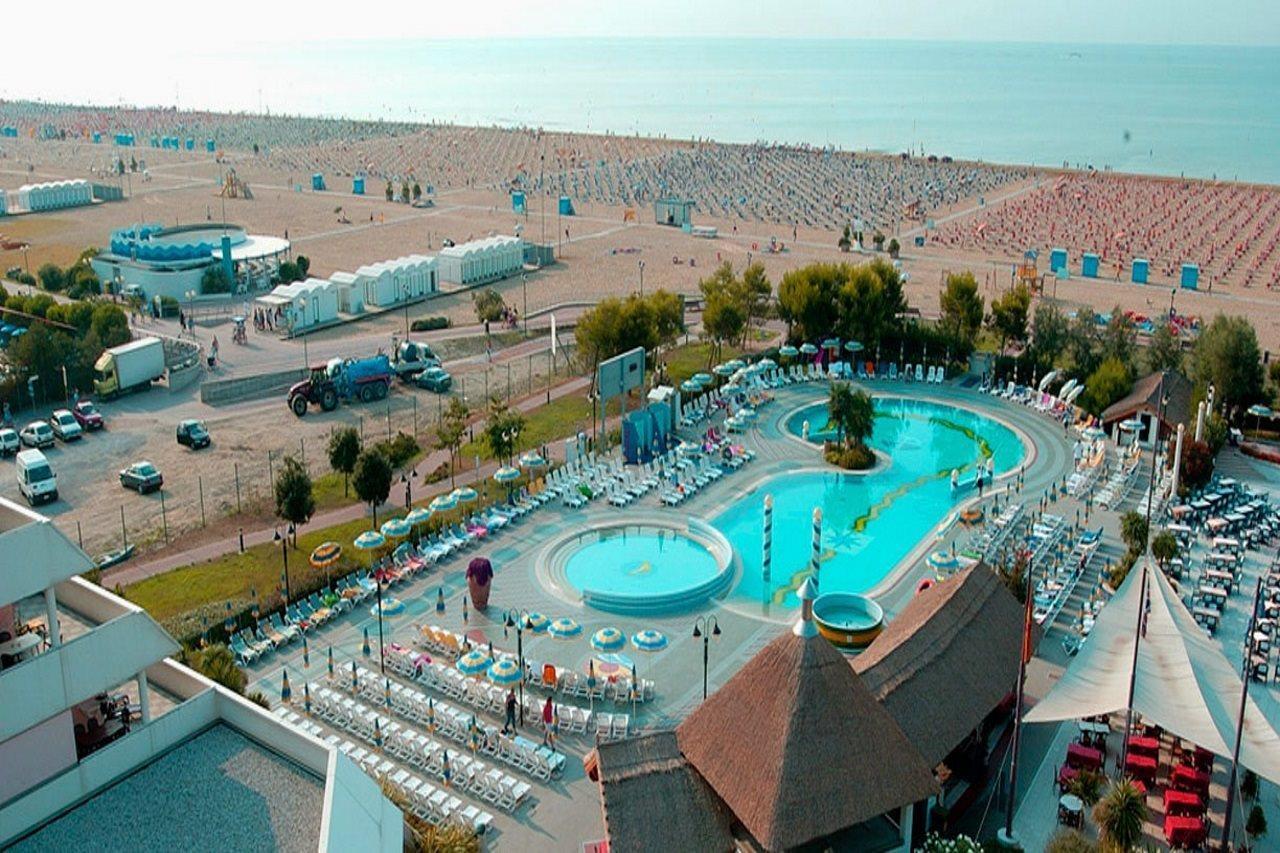 Aparthotel Holiday Bibione Exterior foto