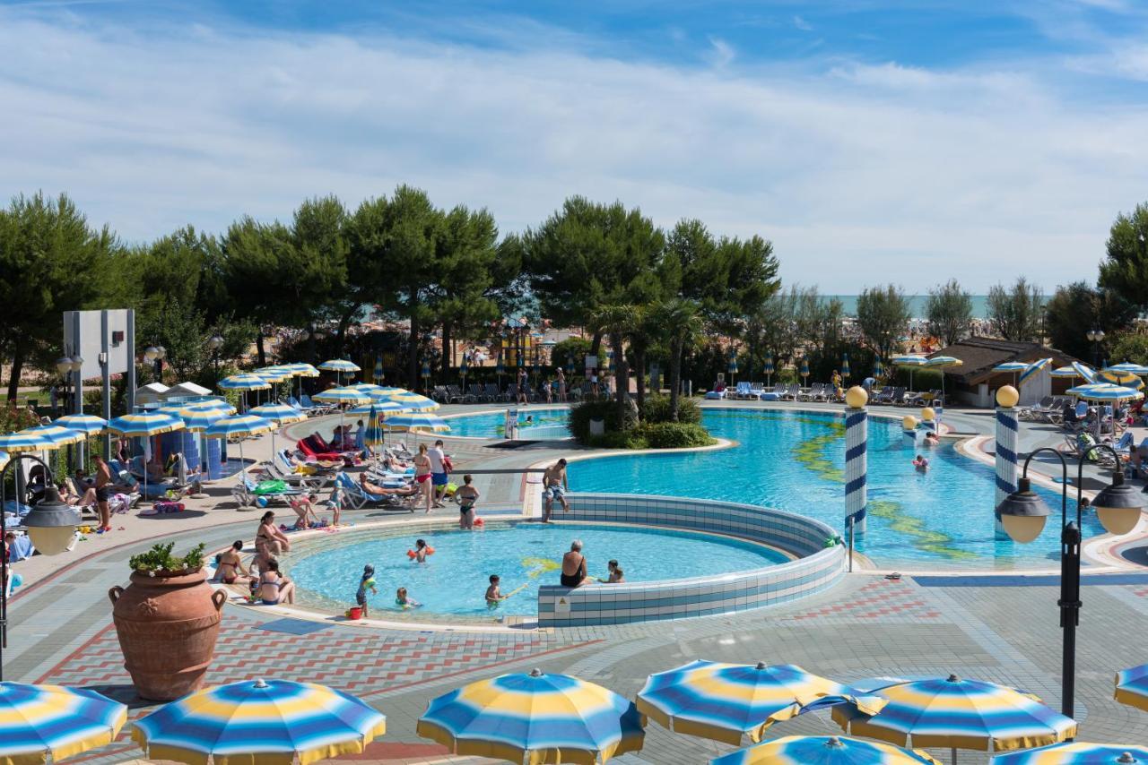 Aparthotel Holiday Bibione Exterior foto